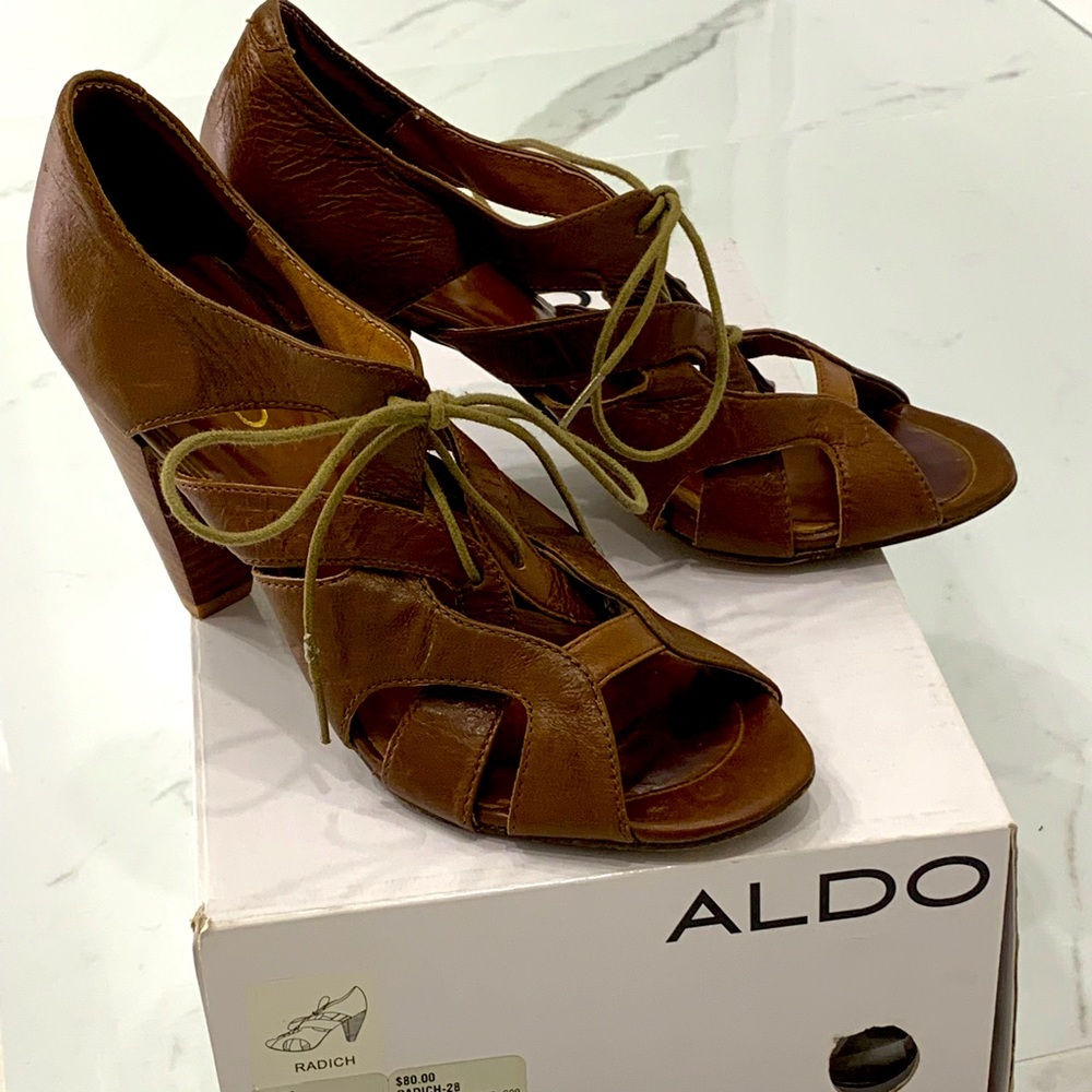 Genuine leather shoes for summertime